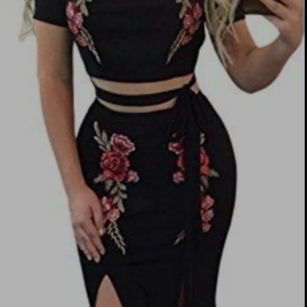 Chic Black Floral Embroidered Skirt Set